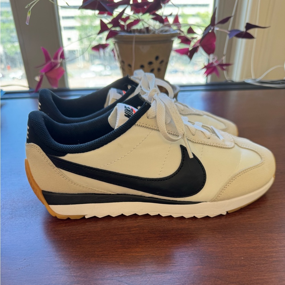 EUC! Worn Twice! NIKE Pacific Low Top Sneaker